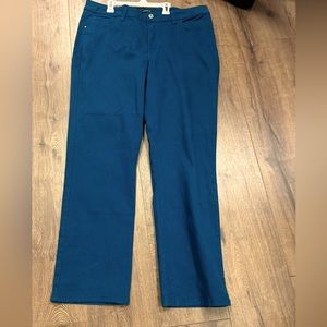 NWT LEE CLASSIC FIT IN GREENISH COLOUR size 18 MEDIUM EMBROIDERED POCKETS